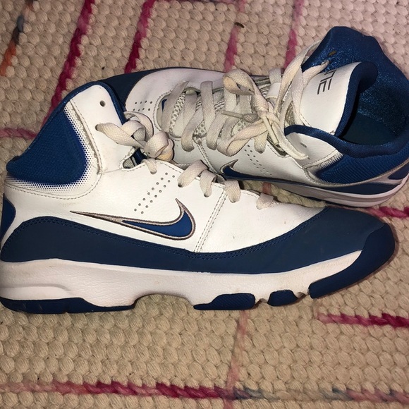 Nike basketball shoes - Picture 2 of 3